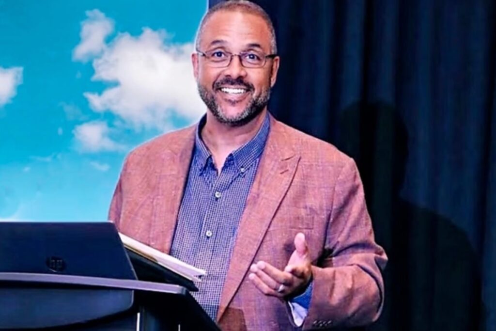 bellevue-honors-graduates-with-former-dei-leader-kevin-p-henry