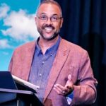 bellevue-honors-graduates-with-former-dei-leader-kevin-p-henry