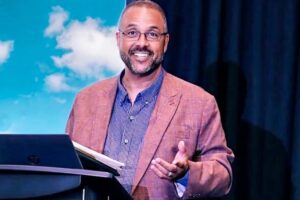 bellevue-honors-graduates-with-former-dei-leader-kevin-p-henry