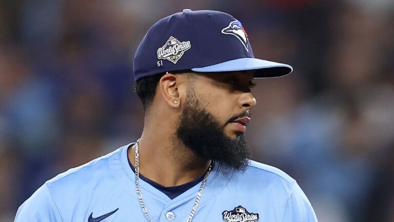 blue-jays-honor-dodgers-vesia-with-51-caps-in-game-7