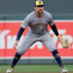 brewers-cut-ties-with-hoskins-quintana-free-agency-awaits