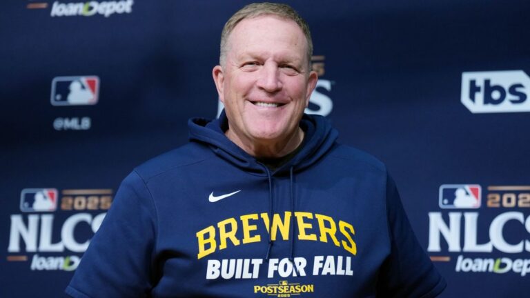brewers-pat-murphy-wins-nl-manager-of-the-year-again