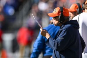 broncos-defense-dominates-in-narrow-victory-over-raiders