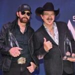 brooks-dunn-celebrate-vocal-duo-win-at-59th-cma-awards