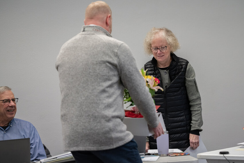 chehalis-school-district-honors-retiring-board-members-in-ceremony