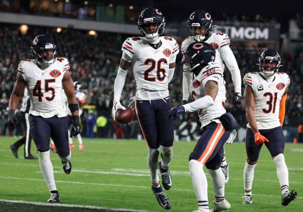 chicago-bears-nahshon-wright-stuns-with-key-fumble-recovery