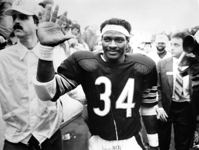 chicago-remembers-walter-payton-bears-legend-dies-at-45