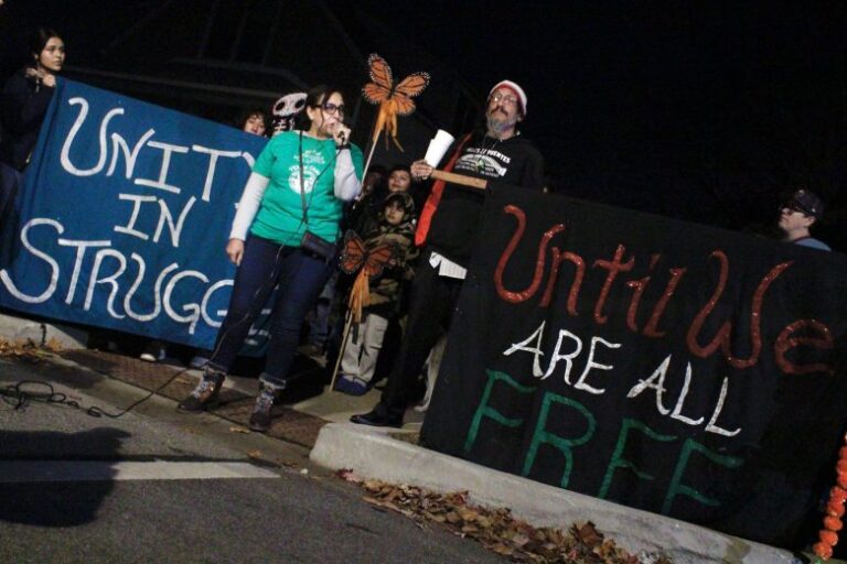 communities-unite-in-chicago-and-la-to-combat-ice-actions