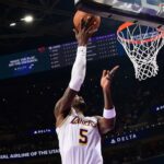 deandre-ayton-exits-game-with-knee-contusion-lakers-face-challenge