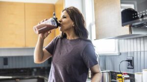 dietitians-weigh-in-protein-powder-vs-whole-foods-for-muscle