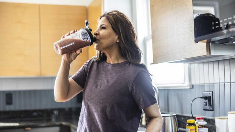 dietitians-weigh-in-protein-powder-vs-whole-foods-for-muscle