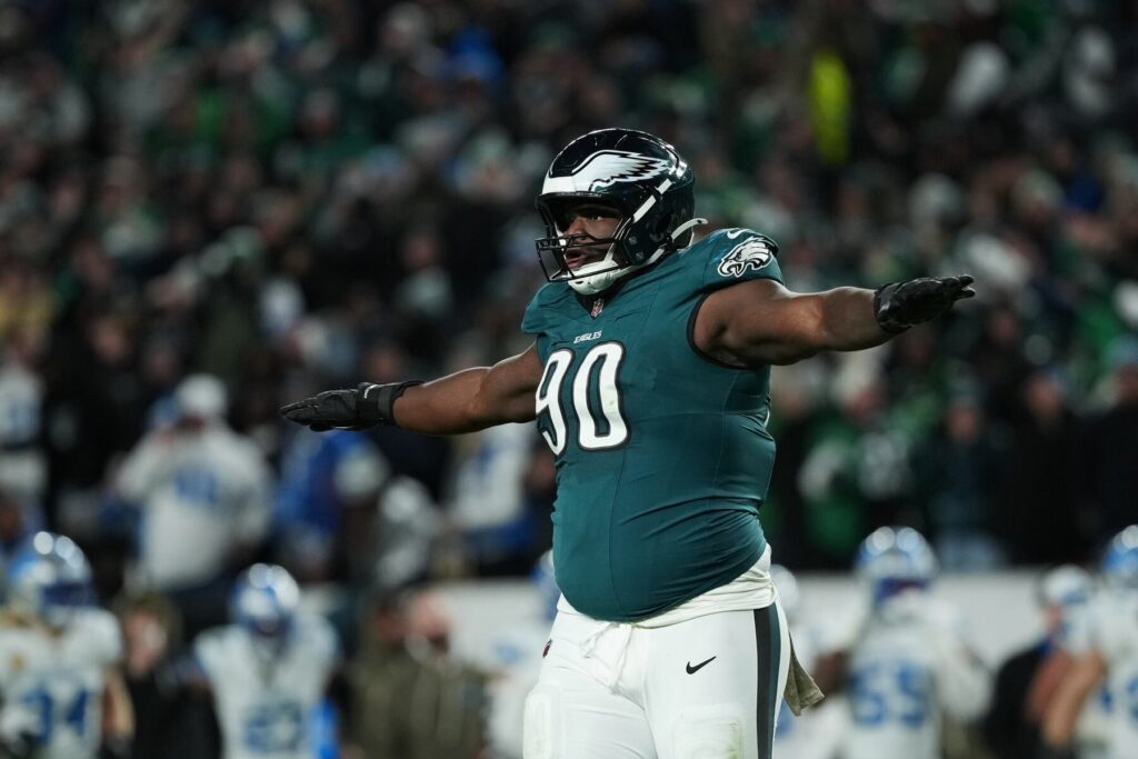 eagles-jordan-davis-makes-history-wins-nfc-defensive-player-award
