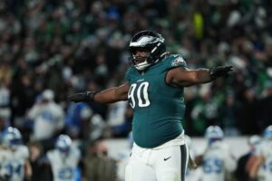 eagles-jordan-davis-makes-history-wins-nfc-defensive-player-award