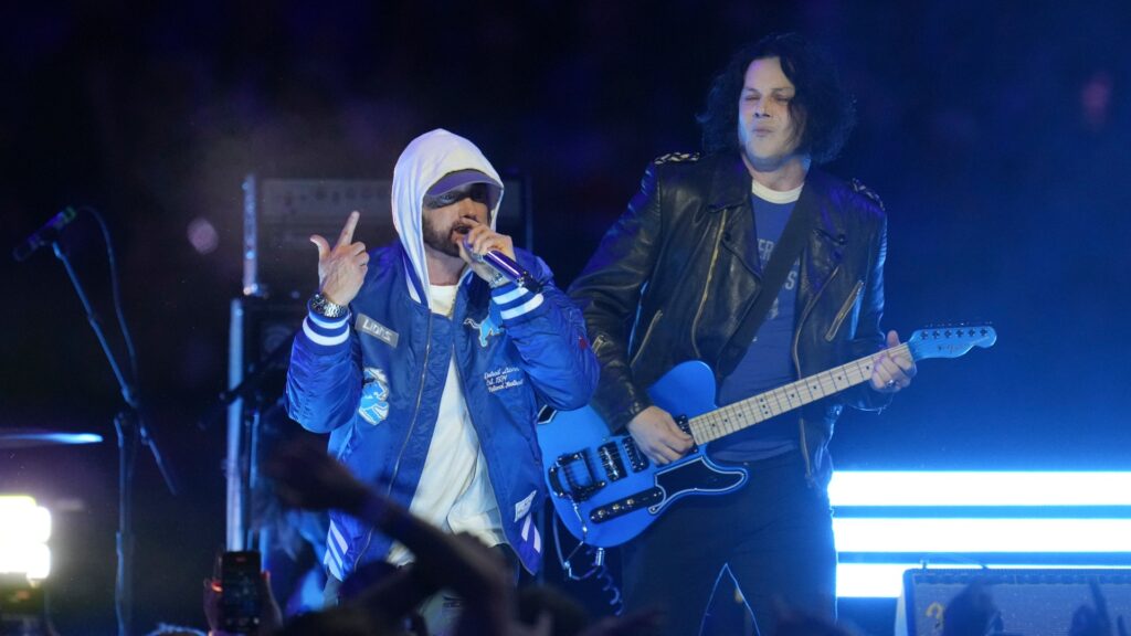 eminem-joins-jack-white-at-lions-thanksgiving-halftime-show-