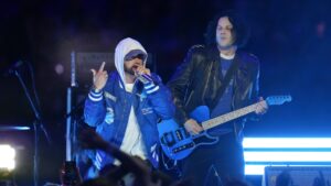 eminem-joins-jack-white-at-lions-thanksgiving-halftime-show-