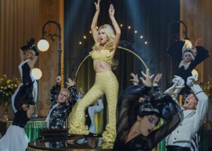 fashion-takes-center-stage-in-season-2-of-palm-royale-