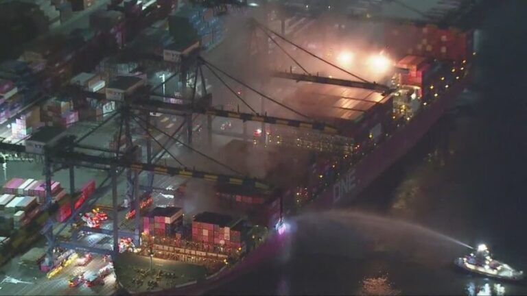 fire-erupts-on-container-ship-in-san-pedro-lafd-responds-urgently