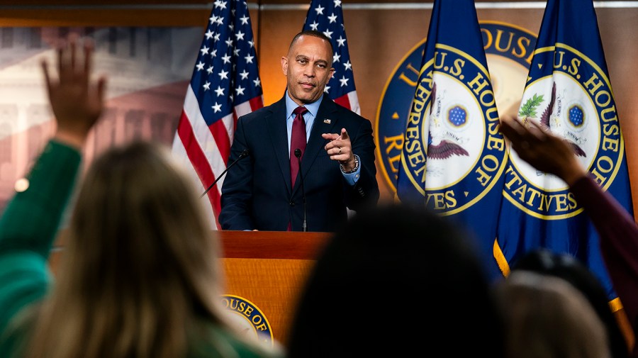 hakeem-jeffries-considers-censure-reform-amid-rising-resolutions