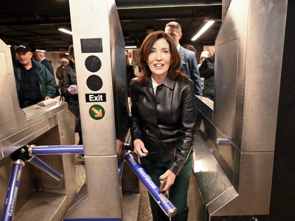 hochul-faces-deadline-to-veto-controversial-subway-crew-bill