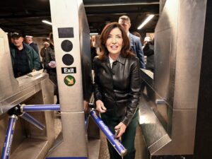 hochul-faces-deadline-to-veto-controversial-subway-crew-bill