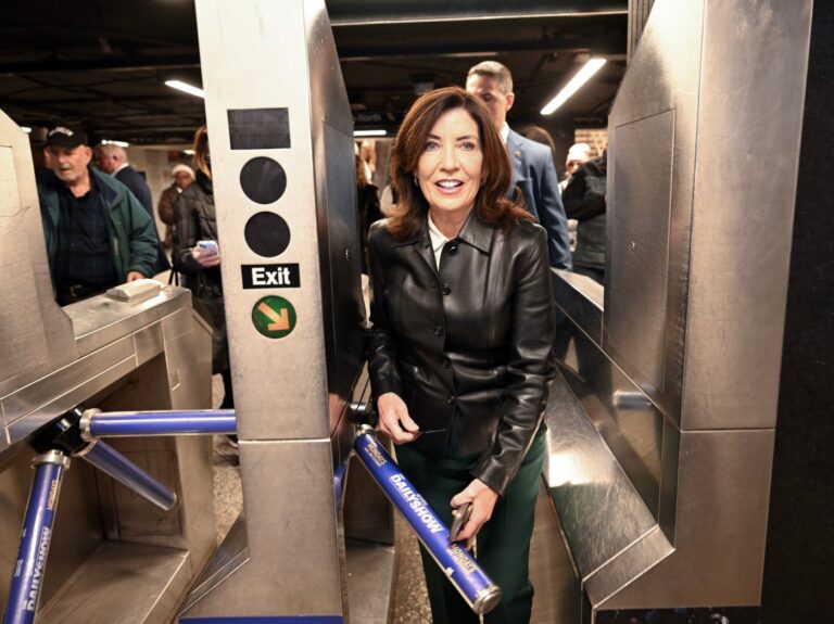hochul-faces-deadline-to-veto-controversial-subway-crew-bill
