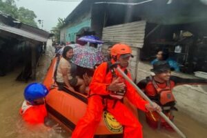 indonesia-intensifies-search-as-floods-and-landslides-kill-49