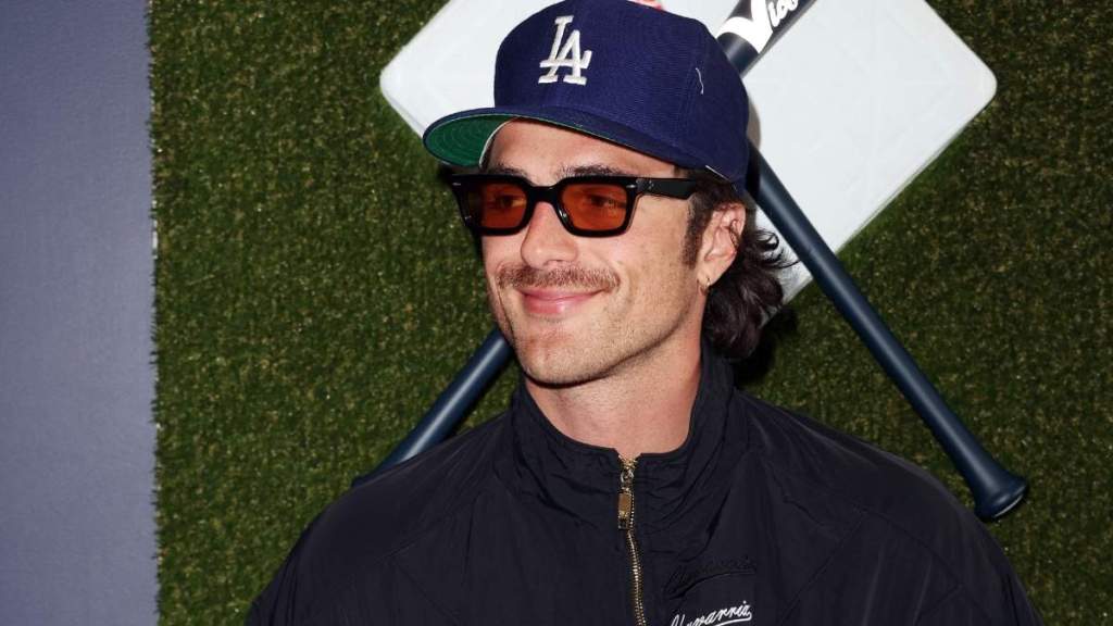 jacob-elordi-spotted-enjoying-lunch-date-with-mystery-model