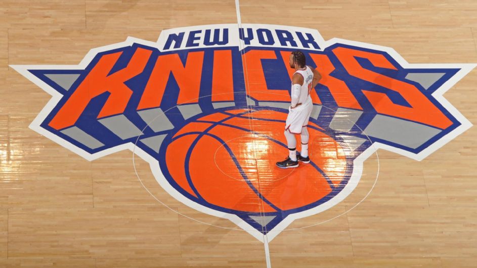 jalen-brunson-injures-ankle-leaves-msg-on-crutches-after-knicks-loss