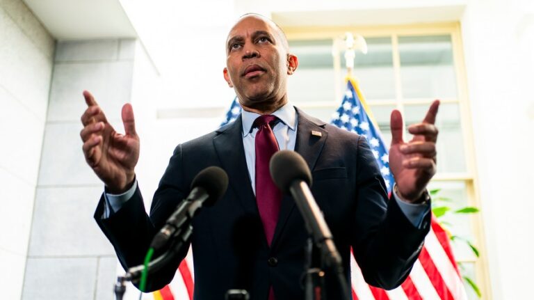 jeffries-addresses-media-after-democrats-major-election-victories