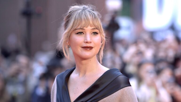jennifer-lawrence-opens-up-about-postpartum-depression-struggles