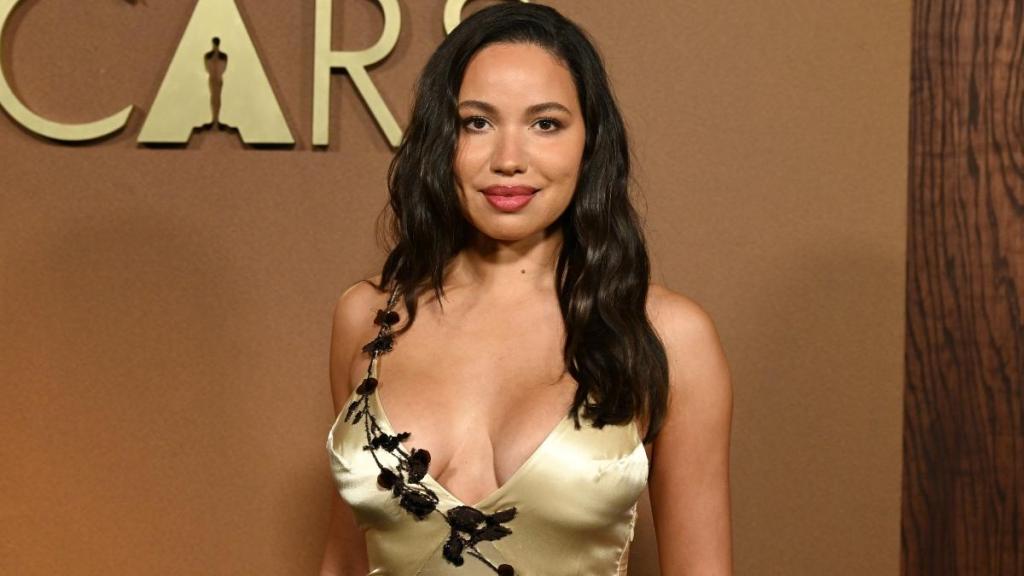 jurnee-smollett-dazzles-in-daring-dress-at-governors-awards