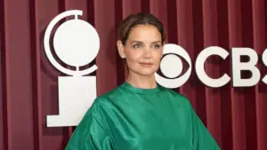 katie-holmes-makeup-artist-highlights-must-have-anti-aging-cream