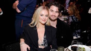 kelsea-ballerini-s-romance-with-chase-stokes-ends-amid-drama