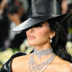 kim-kardashian-urges-disney-to-gift-20m-necklace-on-hulu-show