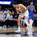 knicks-guard-landry-shamet-exits-game-with-shoulder-injury