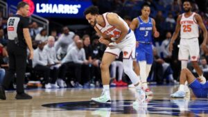 knicks-guard-landry-shamet-exits-game-with-shoulder-injury