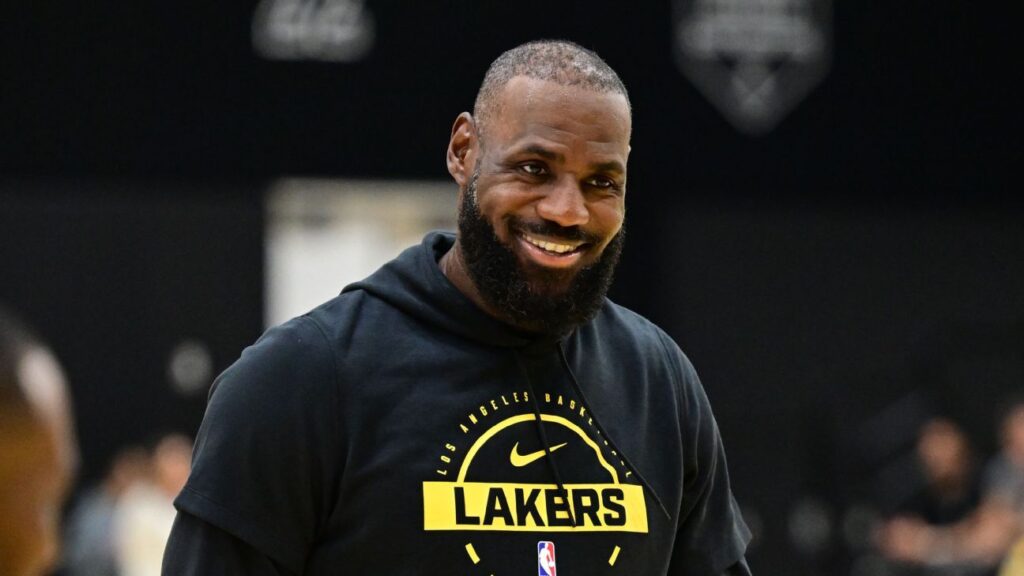 lebron-james-practices-with-g-league-as-lakers-face-hornets