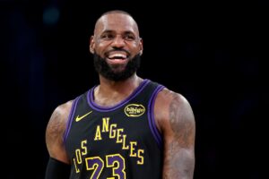 lebron-james-returns-from-injury-sparks-lakers-to-victory