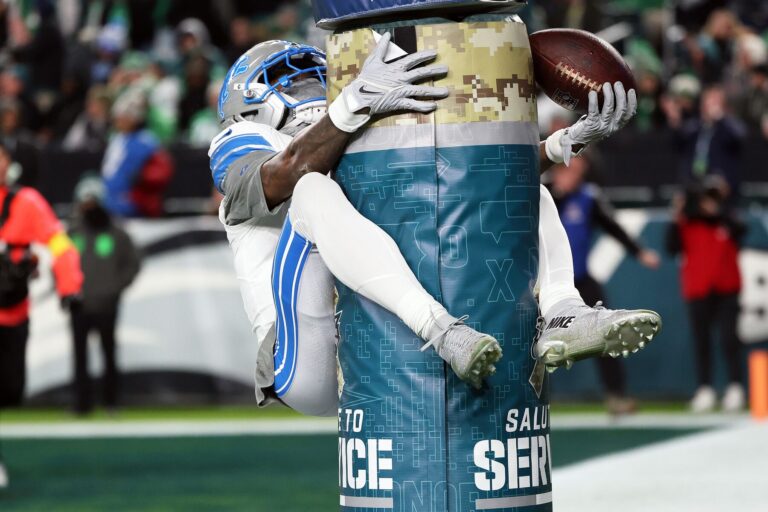 lions-jameson-williams-penalized-for-td-celebration-team-falls-to-eagles