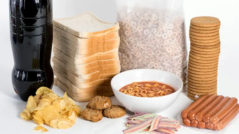 new-study-links-ultra-processed-foods-to-early-colon-cancer-risk