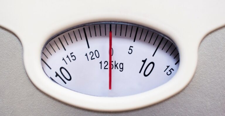 new-study-reveals-why-students-pack-on-the-freshman-15-now