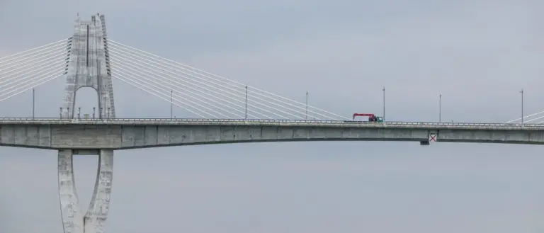 newly-opened-hongqi-bridge-in-china-collapses-into-river