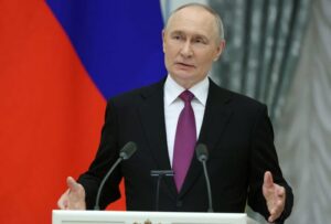 russia-s-oil-revenues-plunge-27-amid-new-us-sanctions