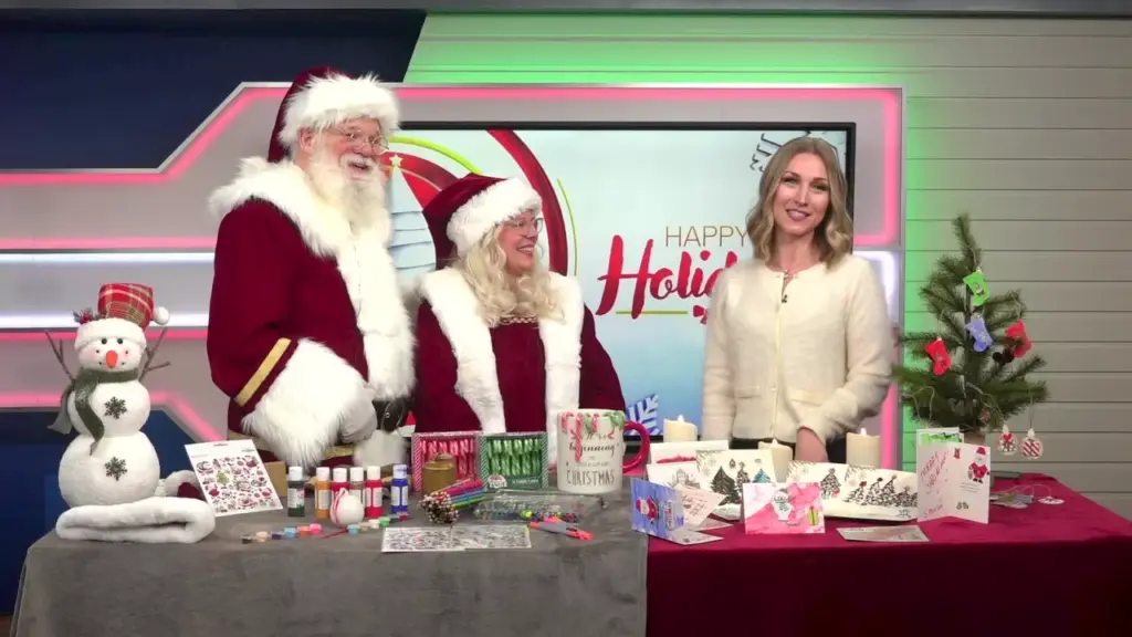 seattle-santa-hosts-free-holiday-crafting-events-for-families