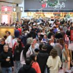 shoppers-surge-at-washington-square-mall-on-black-friday