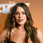 sofia-vergara-stuns-in-viral-bustier-top-at-f1-vegas-race