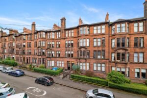 spacious-3-bedroom-flat-in-hyndland-listed-for-369-000