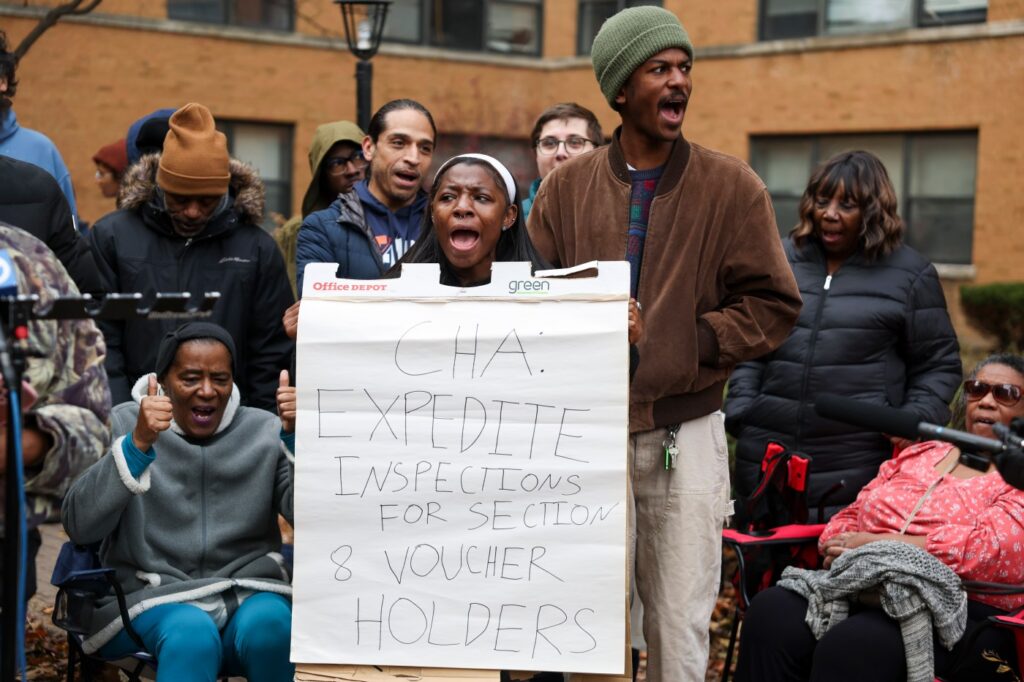 tenants-form-union-after-raids-at-chicago-apartment-building