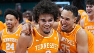 tennessee-upsets-no-3-houston-in-thrilling-76-73-finish
