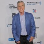 tom-bergeron-returns-to-dwts-as-guest-judge-for-20th-anniversary